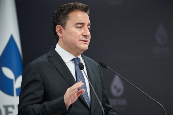 Babacan: “İnsanların adreslerine varana dek kimlik bilgileri internette satılıyor”