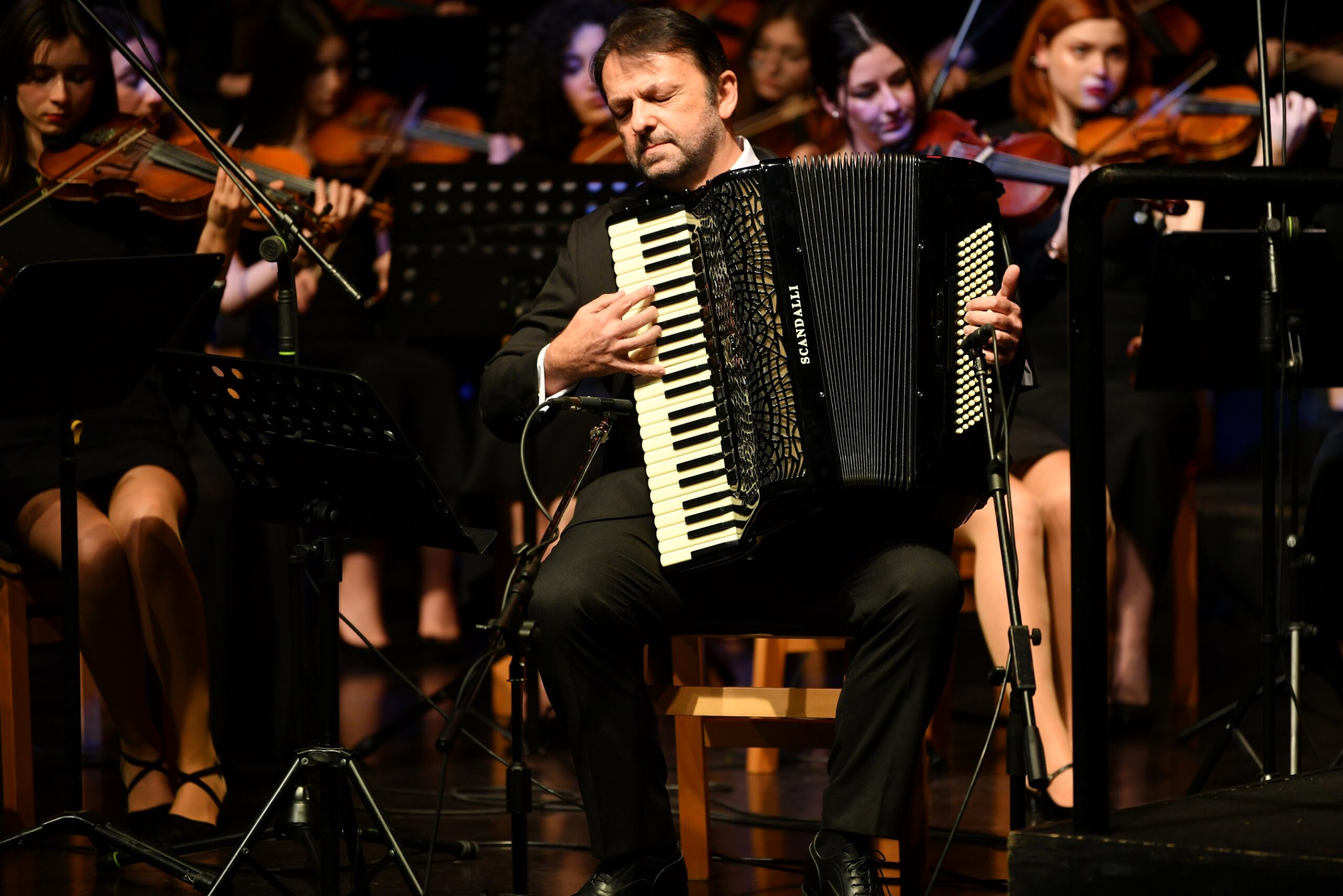 Beylikdüzü’nde fırça darbeleriyle müziğe yolculuk