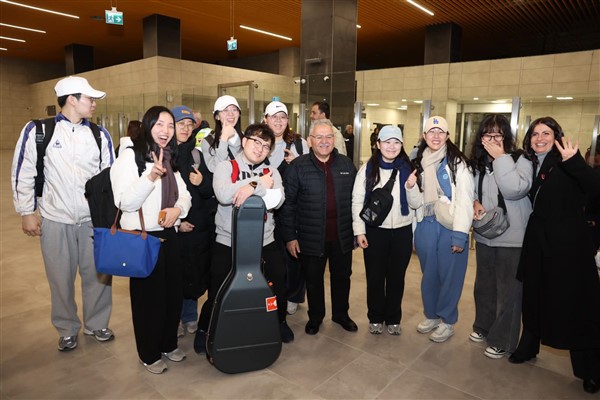 Başkan Büyükkılıç, Kayseri Havalimanı’nın yeni terminal binasında ilk yolcuları karşıladı