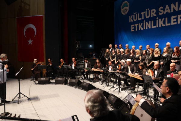 Başkan Büyükkılıç, Türk Sanat Müziği Kent Korosu Konseri’nde sanatseverlerle buluştu