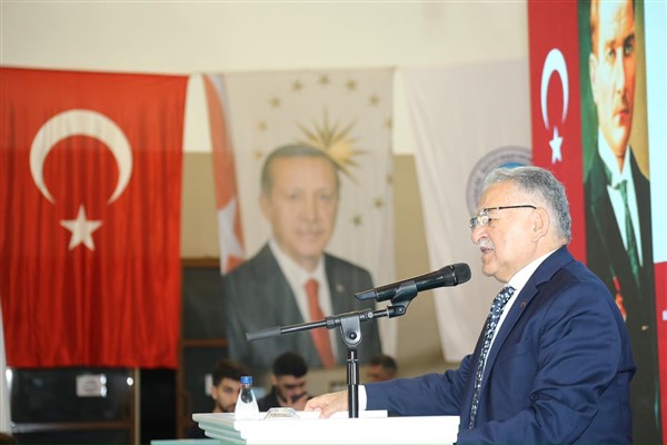 Başkan Büyükkılıç’tan “Gesi Bağları” performansı