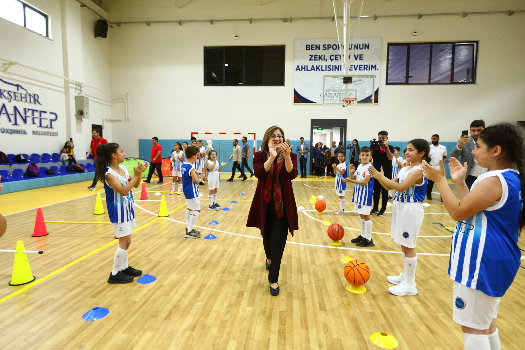 Başkan Şahin: “Kentin birçok noktasına spor salonları inşa ediyoruz”