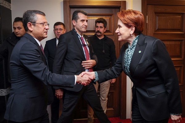 CHP Genel Başkanı Özel’den Akşener’e taziye ziyareti