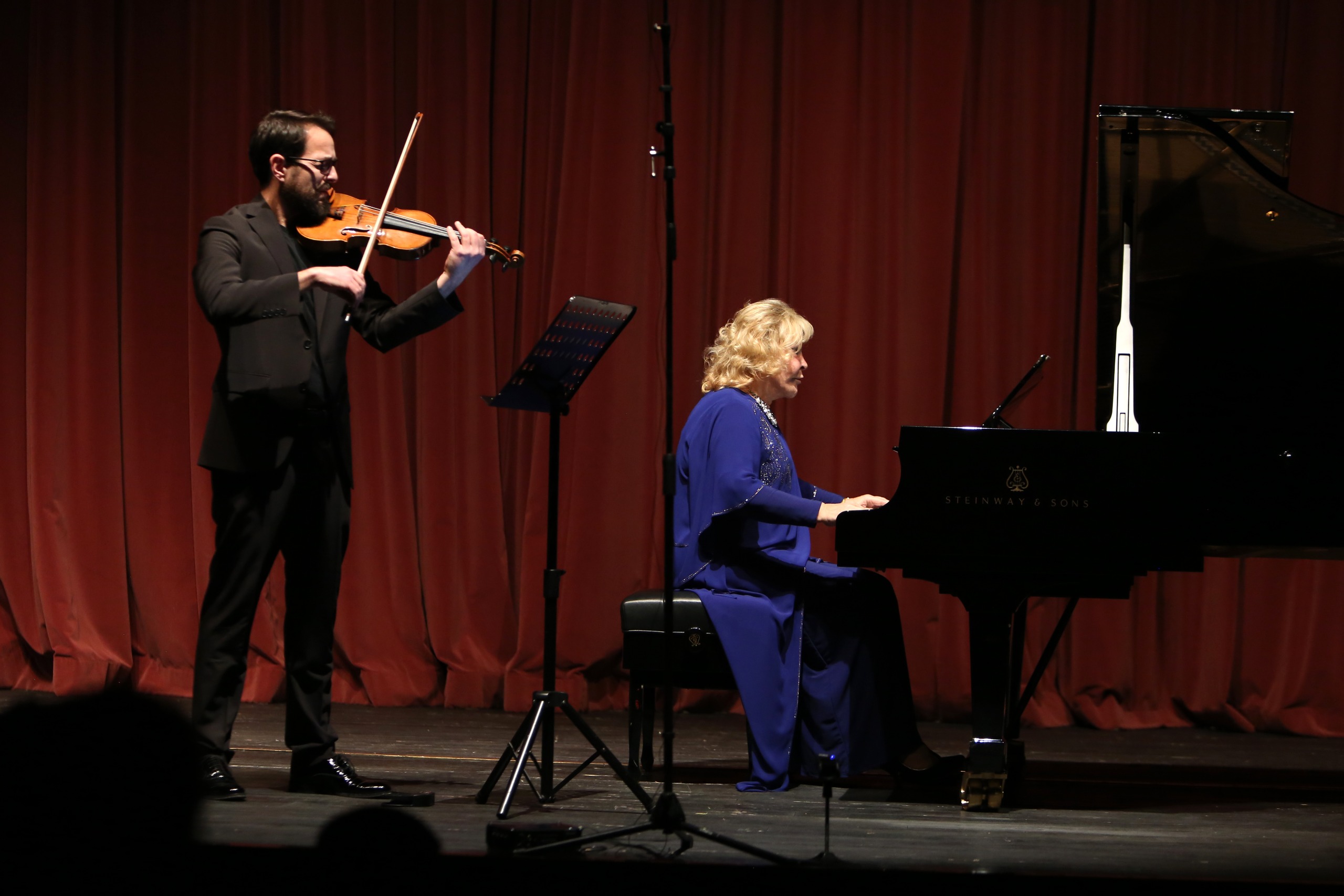 Eskişehir’de konserler veren dünyaca ünlü piyanist; Gülsin Onay ve oğlu