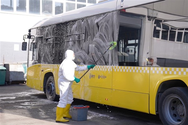 İETT araçları uzman ekipler tarafından temizleniyor