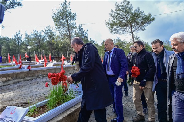 İnce, Kahramanmaraş Kapıçam Deprem Şehitleri mezarlığını ziyaret etti