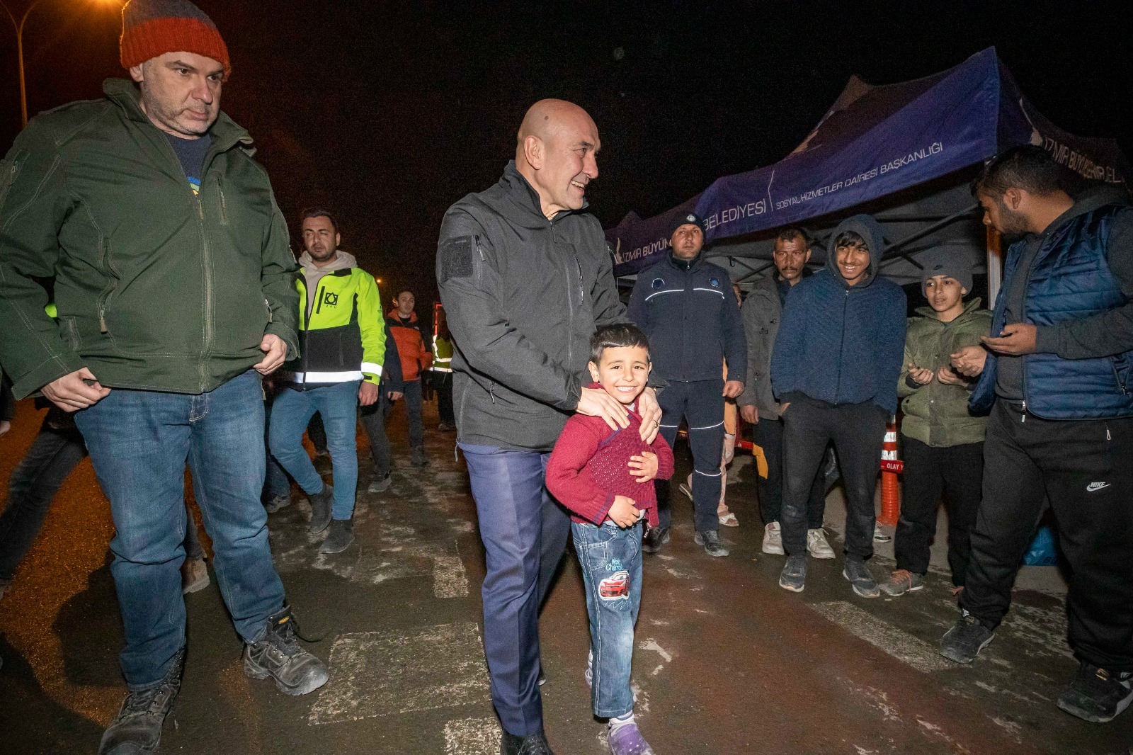 İzmir, afet bölgesiyle dayanışmayı sürdürüyor