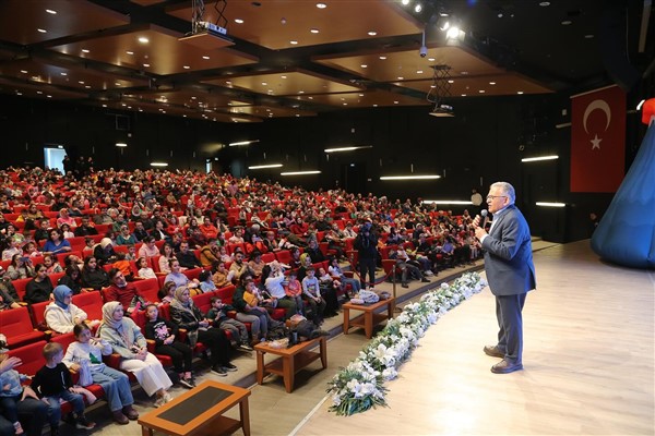 Kayseri’de “Kral Şakir Kapadokya Macerası” tiyatro oyunu seyirci ile buluştu