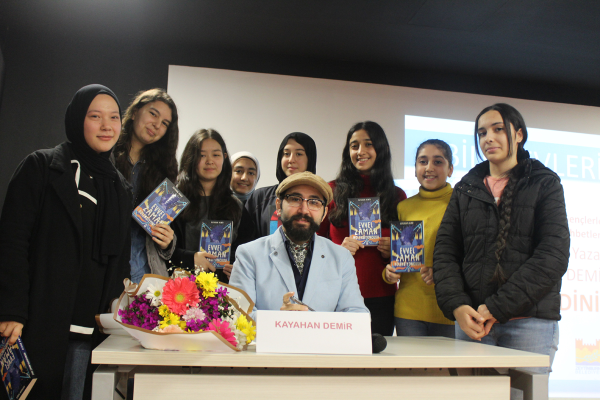 Zeytinburnu Belediyesi Bilgi Evlerinin düzenlediği ''Gençlerle baş başa sohbetleri''nin bu