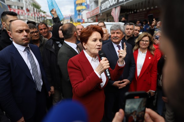 Akşener, Ortaca’da esnaf ziyaretinde bulundu