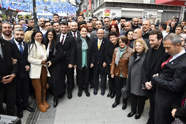 Akşener’den Avcılar’da esnaf ziyareti