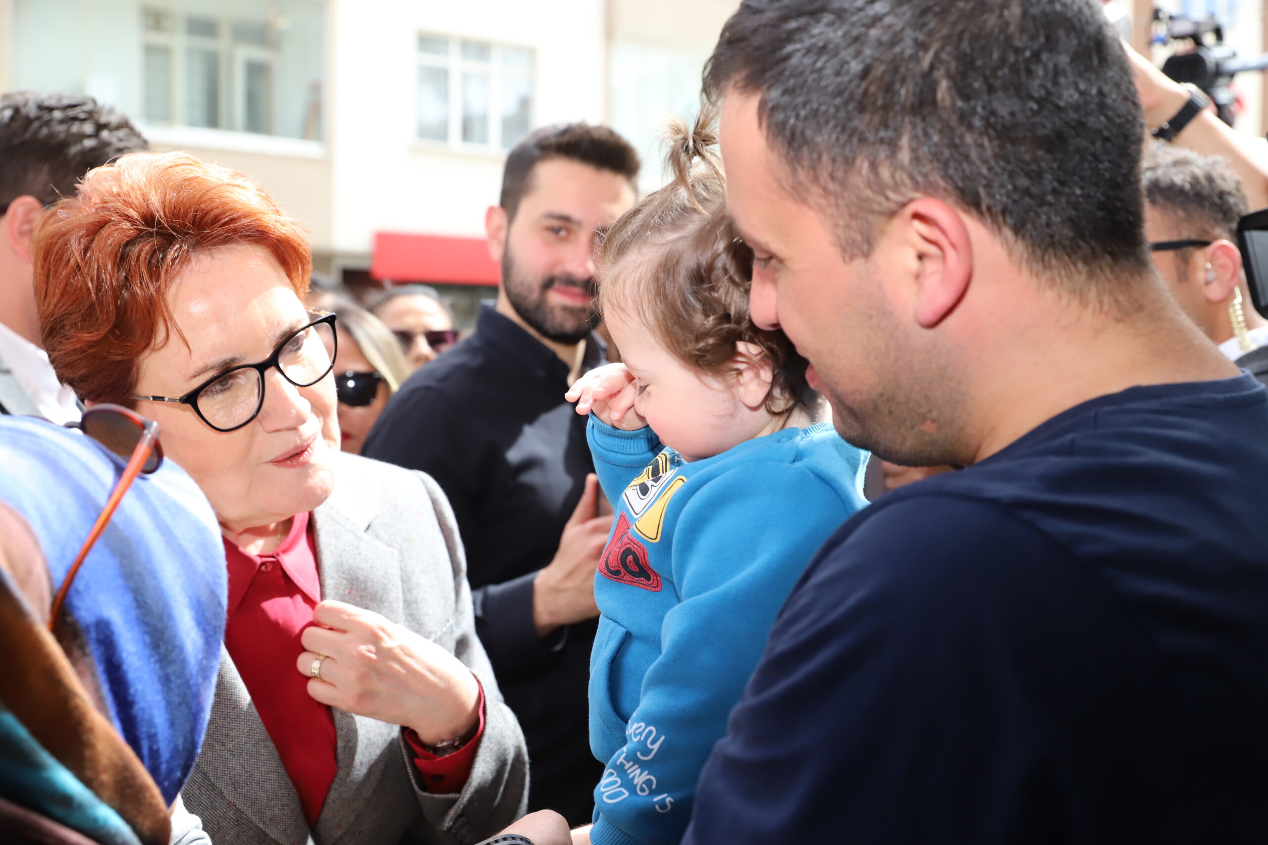 Akşener’den Gölbaşı’nda esnaf ziyareti yaptı