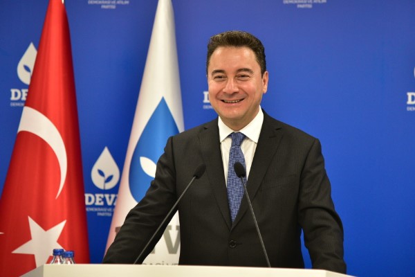 DEVA Partisi Genel Başkanı Ali Babacan, İzmir Büyükşehir Belediye Başkan