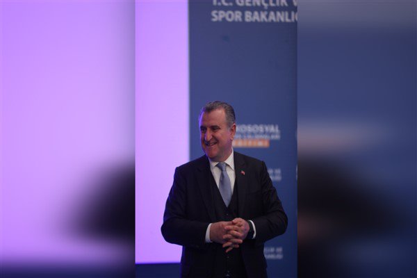 Bakan Bak’tan milli sporcu Duman için tebrik mesajı