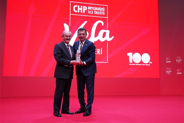 İstanbul’da düzenlenen 6. Vefa Ödülleri kapsamında Eskişehir Büyükşehir Belediye Başkanı