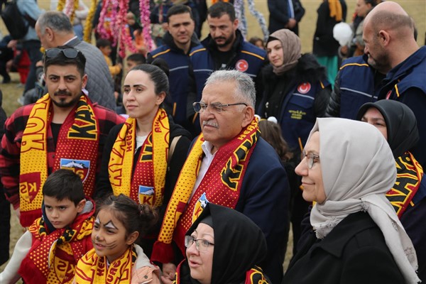 Başkan Büyükkılıç: “İnsanlar topraklarından adeta soykırıma uğrayarak sürülüyor”