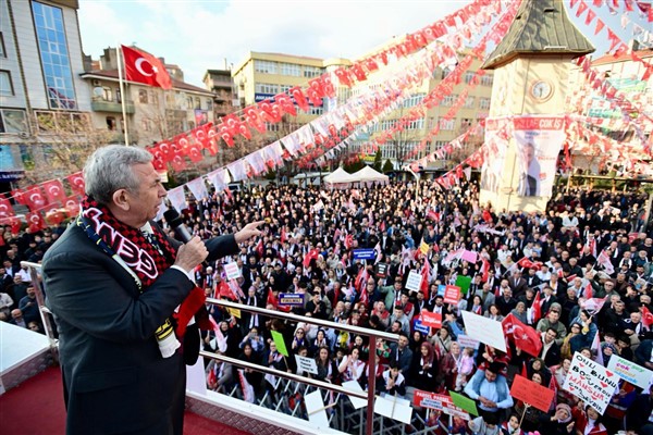 Başkan Yavaş: “Rozetimizi çıkardık herkese eşit hizmet verdik”