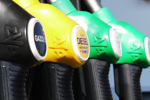 Dün 82,53 dolar seviyelerinden açılan ham petrol günü yaklaşık olarak