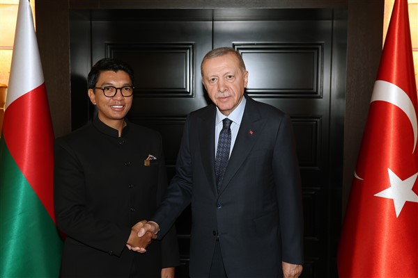 Türkiye Cumhuriyeti Cumhurbaşkanı Recep Tayyip Erdoğan, Madagaskar Cumhurbaşkanı Andry Rajoelina’yla