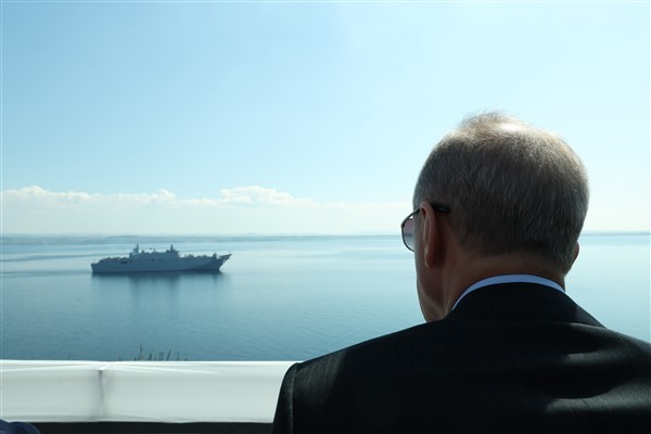 Cumhurbaşkanı Recep Tayyip Erdoğan, Çanakkale Boğazı'nda düzenlenen gemi geçiş törenini