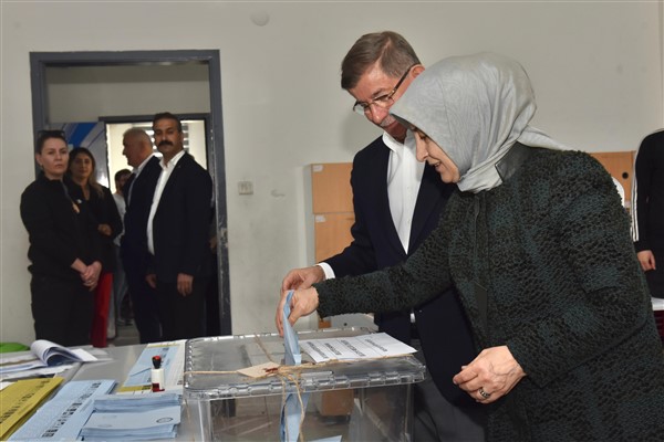 Gelecek Partisi Genel Başkanı Davutoğlu, oyunu istanbul’da kullandı