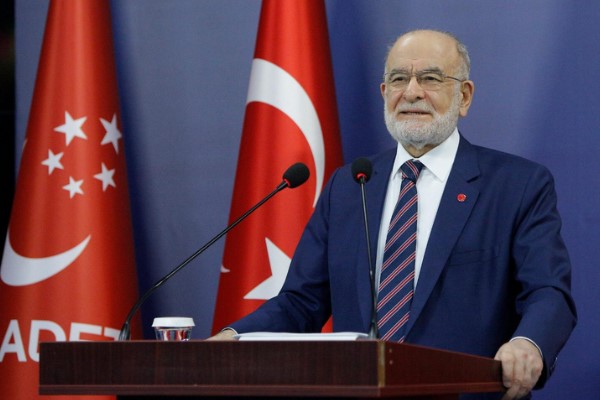 Karamollaoğlu, Çankaya Lisesi’nde oyunu kullandı