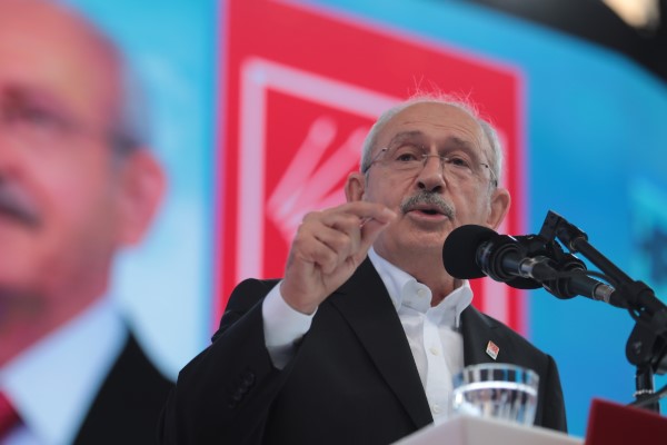 Eski Cumhuriyet Halk Partisi (CHP) Genel Başkanı Kemal Kılıçdaroğlu, gazeteci