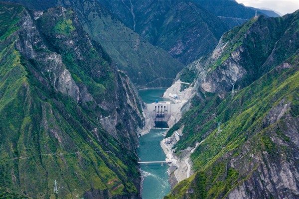 Su, rüzgar ve güneşten elektrik üreten santral rekora gidiyor