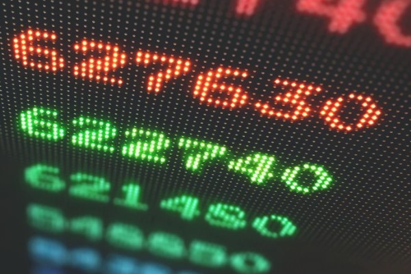 Dün 9863 ile 10047 bandında volatil bir seyir izleyen Nisan