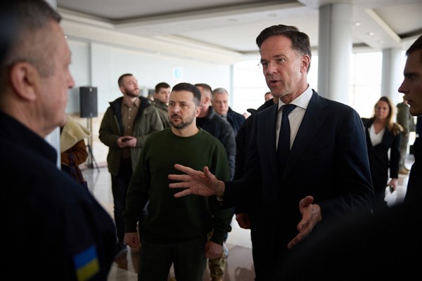 Zelenski, Hollanda Başbakanı Rutte ile Kharkiv’i ziyaret etti