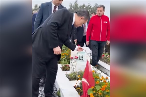 HATAY-10.04.2024-HİBYA- Sağlık Bakanı Fahrettin Koca, Antakya Narlıca Deprem Şehitliği'ni ziyaret