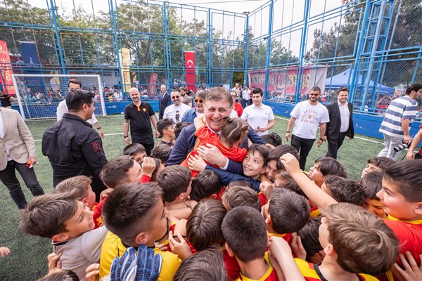 Başkan Tugay: “Bütün İzmir’in belediye başkanıyım”