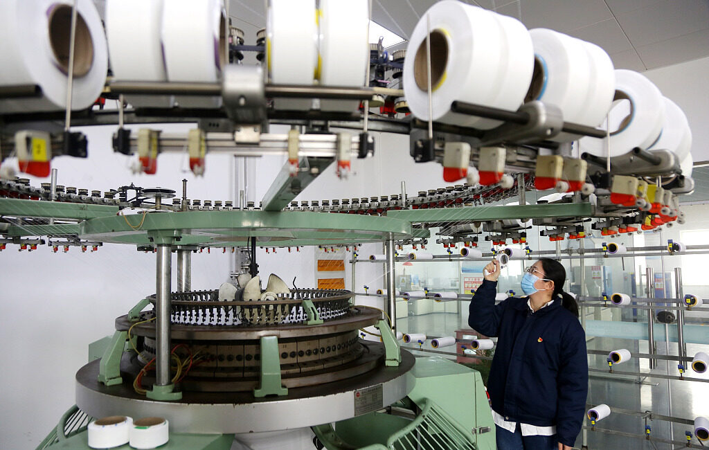 Çin’de bu yılın ilk çeyreğinde büyük ölçekli sanayinin katma değeri,