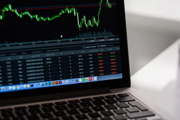 Geçtiğimiz haftayı 1.0657 seviyelerinde kapatan EURUSD paritesi, yeni haftaya da