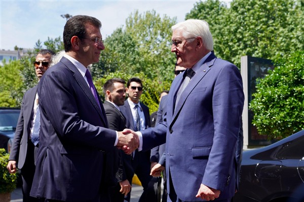 İmamoğlu, Almanya Federal Cumhurbaşkanı Steinmeier’i Sirkeci Garı’nda karşıladı