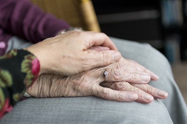 Vali Gül’den yangında hayatını kaybeden vatandaşların ailelerine taziye ziyareti