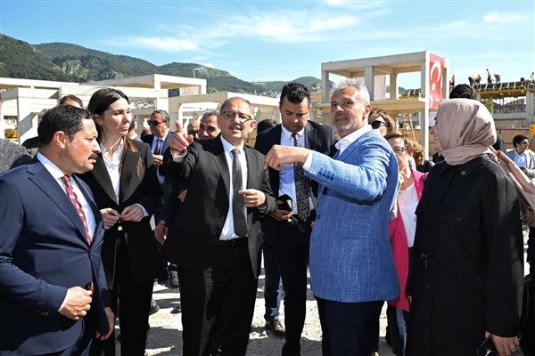 Bakan Özhaseki: Hatay’da evler yükselmeye başladı