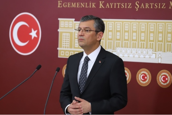 CHP Genel Başkanı Özel’den Erdal Atabek için taziye mesajı