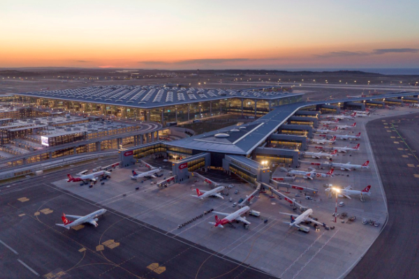 Ulaştırma ve Altyapı Bakanı Abdulkadir Uraloğlu, Trabzon Havalimanı'nda incelemelerde bulundu.