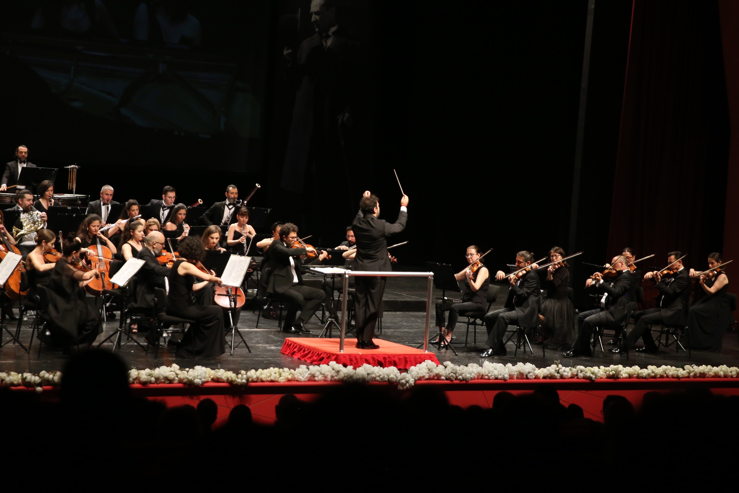 Selin Şekeranber ve Yudum Çetiner’den oluşan “Duo Blanc&Noir” Atatürk Kültür