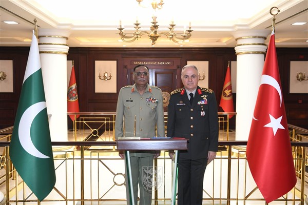 Genelkurmay Başkanı Orgeneral Metin Gürak, Pakistan İslam Cumhuriyeti Genelkurmay Başkanı