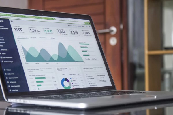 Uzun Bayram tatili sonrasında güne %1'e yakın alıcılı bir görüntüyle