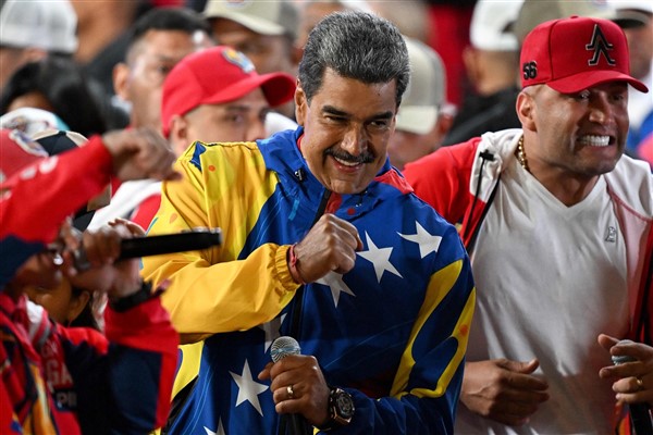 Çin’den seçimden galip ayrılan Venezuela Devlet Başkanı Maduro’ya tebrik