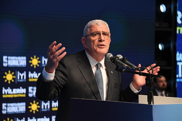 İYİ Parti Genel Başkanı Müsavat Dervişoğlu, genel merkez ek binasında