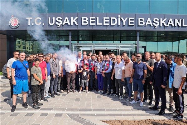 Uşak Spor bugün atılan imzaların ardından resmi olarak Uşak Belediyesi