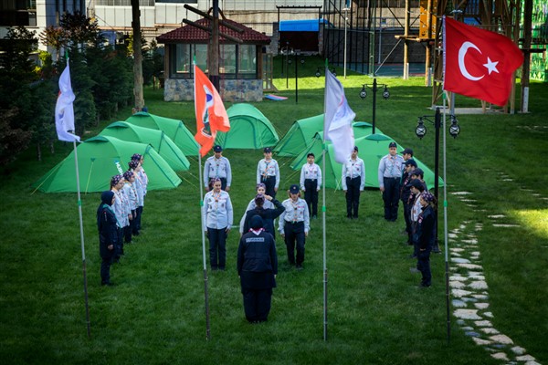 Zeytinburnu’nda ikamet eden çocuk ve gençlere izcilik eğitimi vermek amacıyla