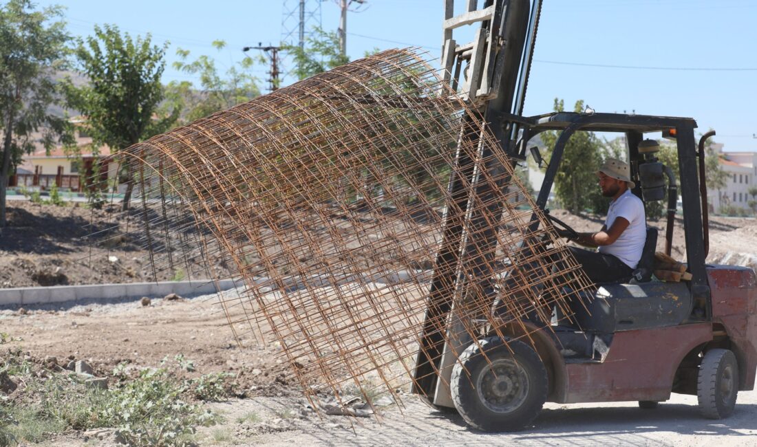 Akhisar Belediye Başkanı Besim Dutlulu’nun açıklamalarına göre eski tren yolu