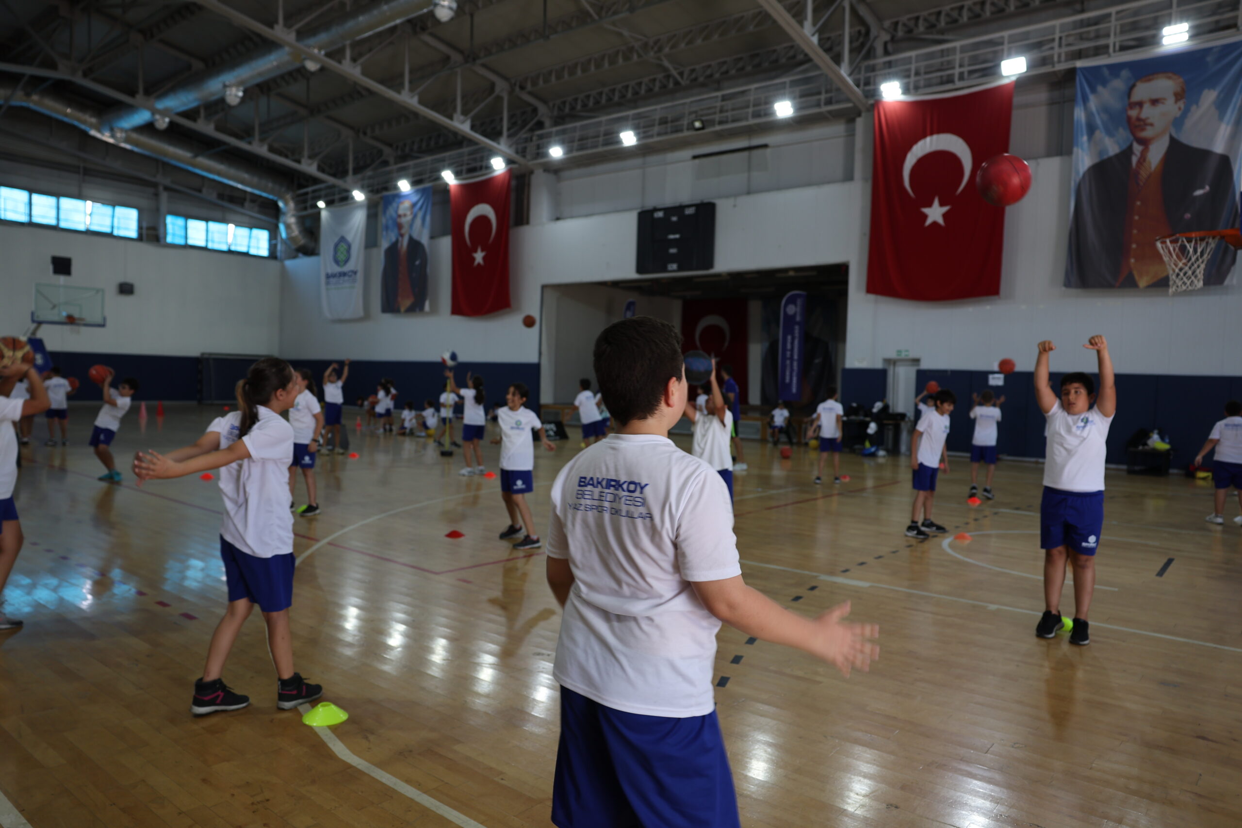 Bakırköy Belediyesi Yaz Spor Okullarında eğitimler devam ediyor