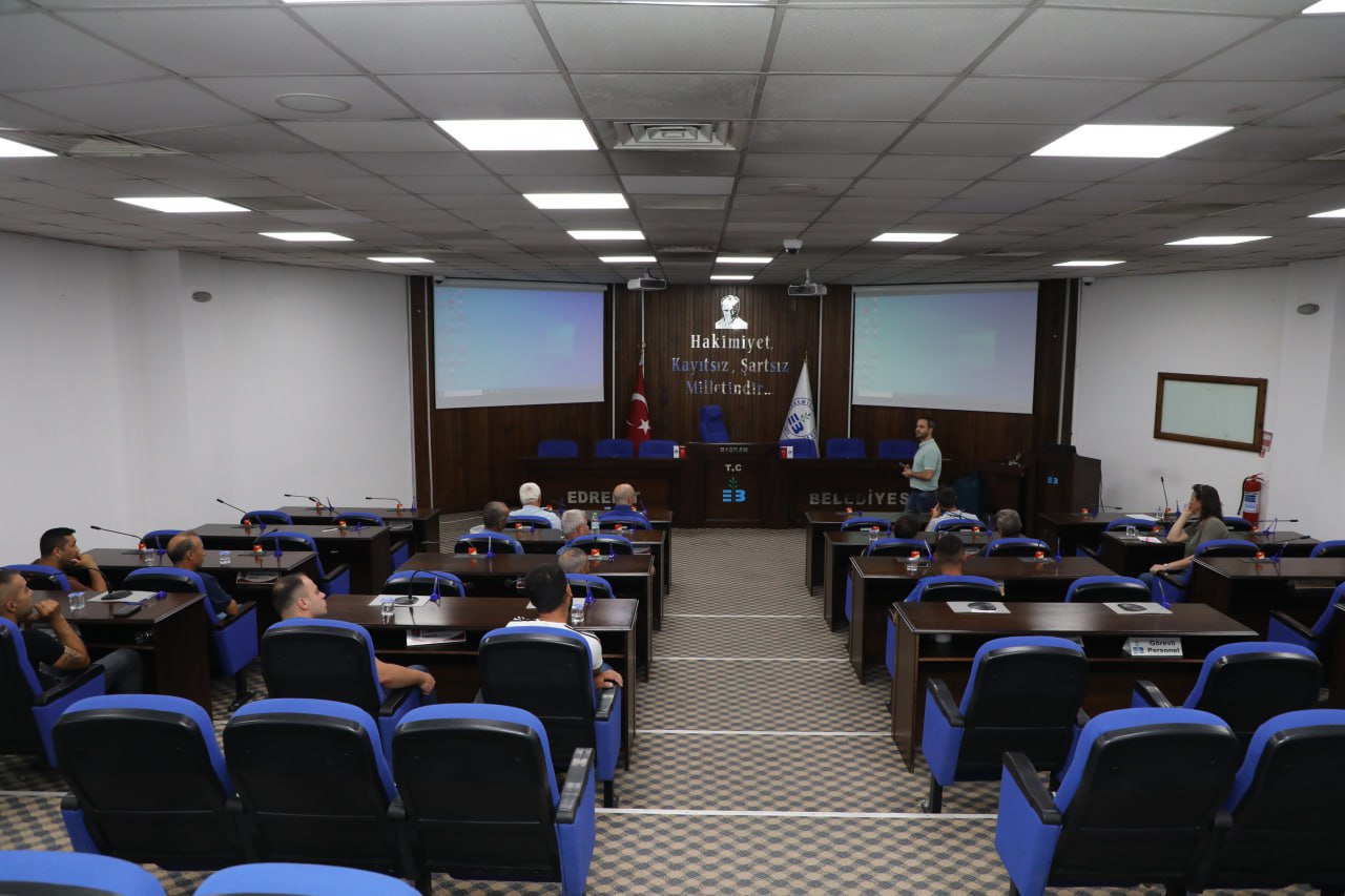 Edremit Belediyesi, personelinin bilgi ve becerilerini artırmak amacıyla düzenlediği hizmet