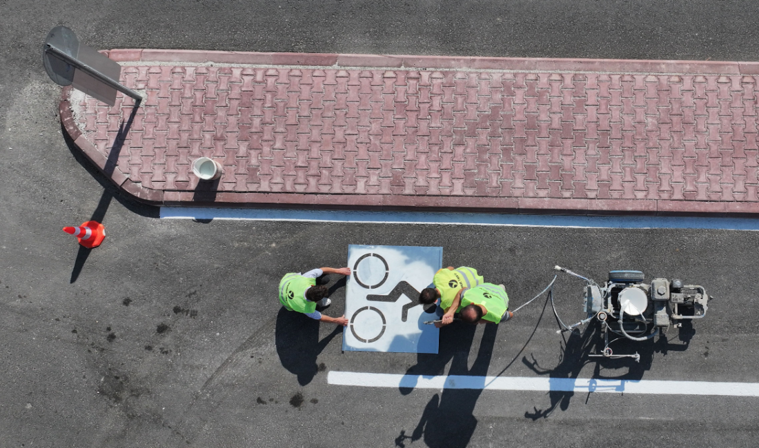 Konya Büyükşehir Belediyesi yeni açılan caddelerde oluşturulan bisiklet yollarında ve